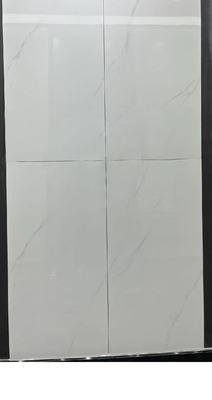 Yatak duvarı için parlak cilalı camlı beyaz Carrara seramik kiremitleri 600x1200mm oturma odası için tuğla