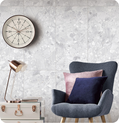 Açık Gri 750x1500mm İç Zemin ISO9001 Plakalar Ve Kullanım Direncili Terrazzo Bebek Yüzü Banyo Ve Bina için Porselen Plaka