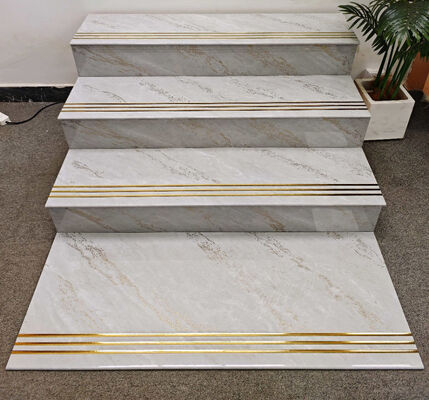 Mermer 470x1200mm Altın Boğa Burnu Tam Düzlüklü Pürüzlü Seramik Merdivenler Otel İçin